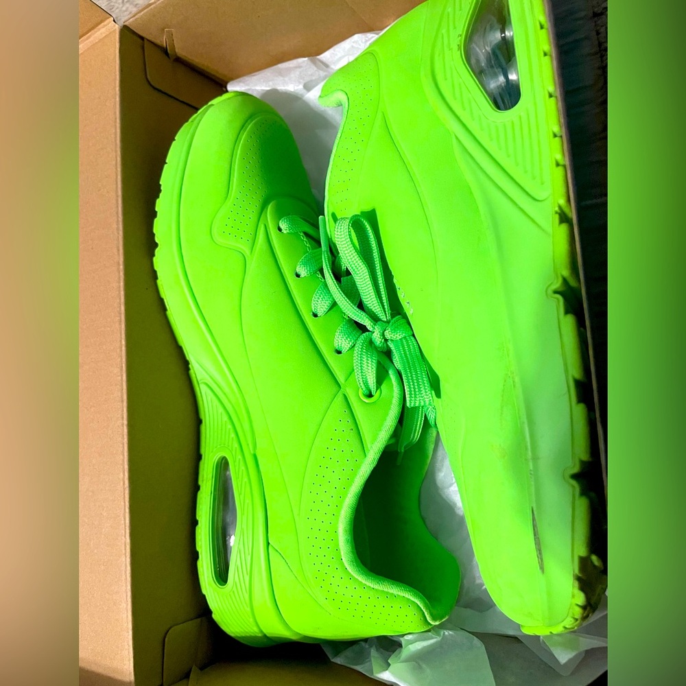 Sketchers UNO Sneakers